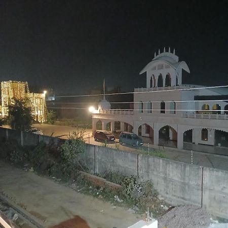 Hotel Jaipur In, Jatipura Parikrama Marg Near Mukharvind Temple Govardhan Exterior photo