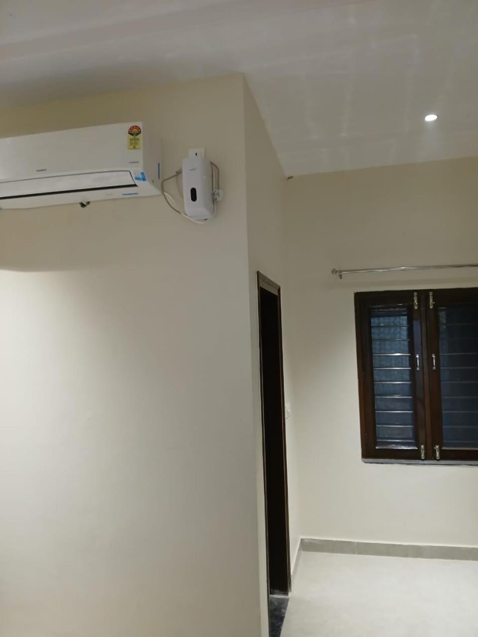 Hotel Jaipur In, Jatipura Parikrama Marg Near Mukharvind Temple Govardhan Exterior photo